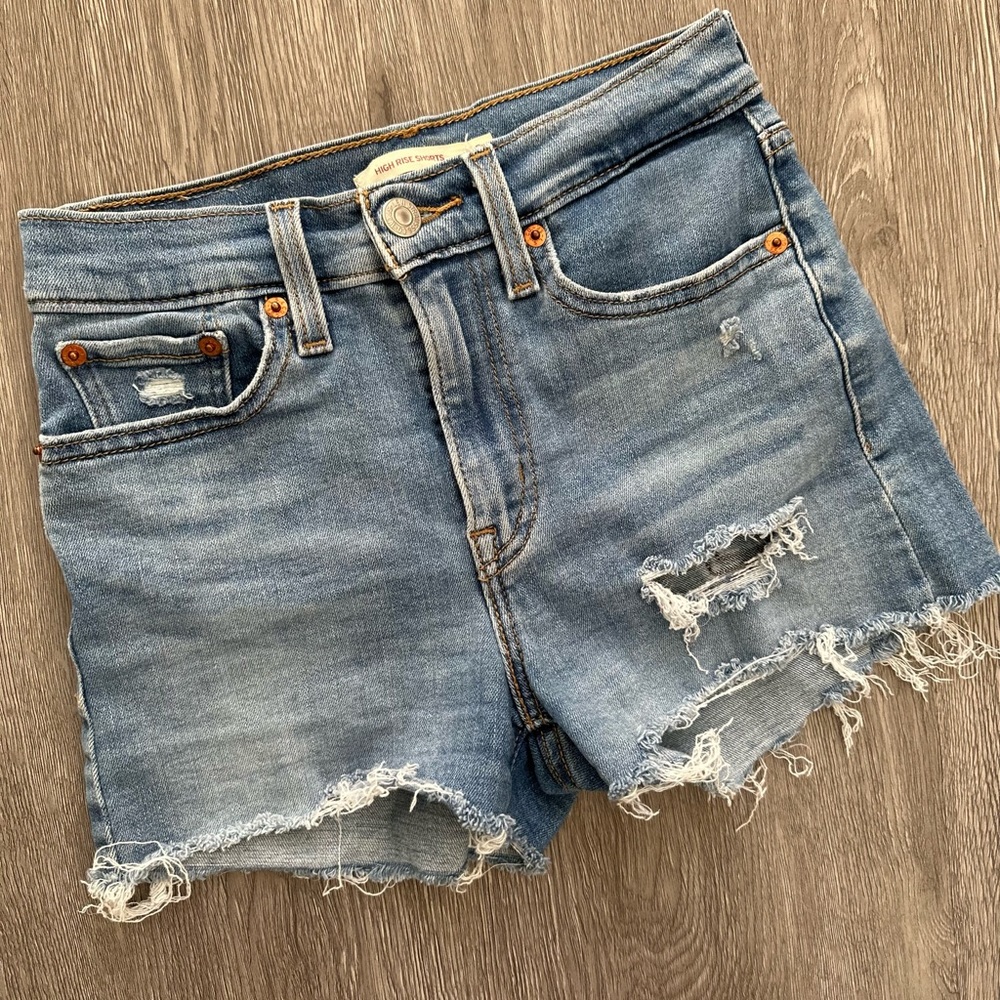 High Wasted Levi’s Jean Shorts